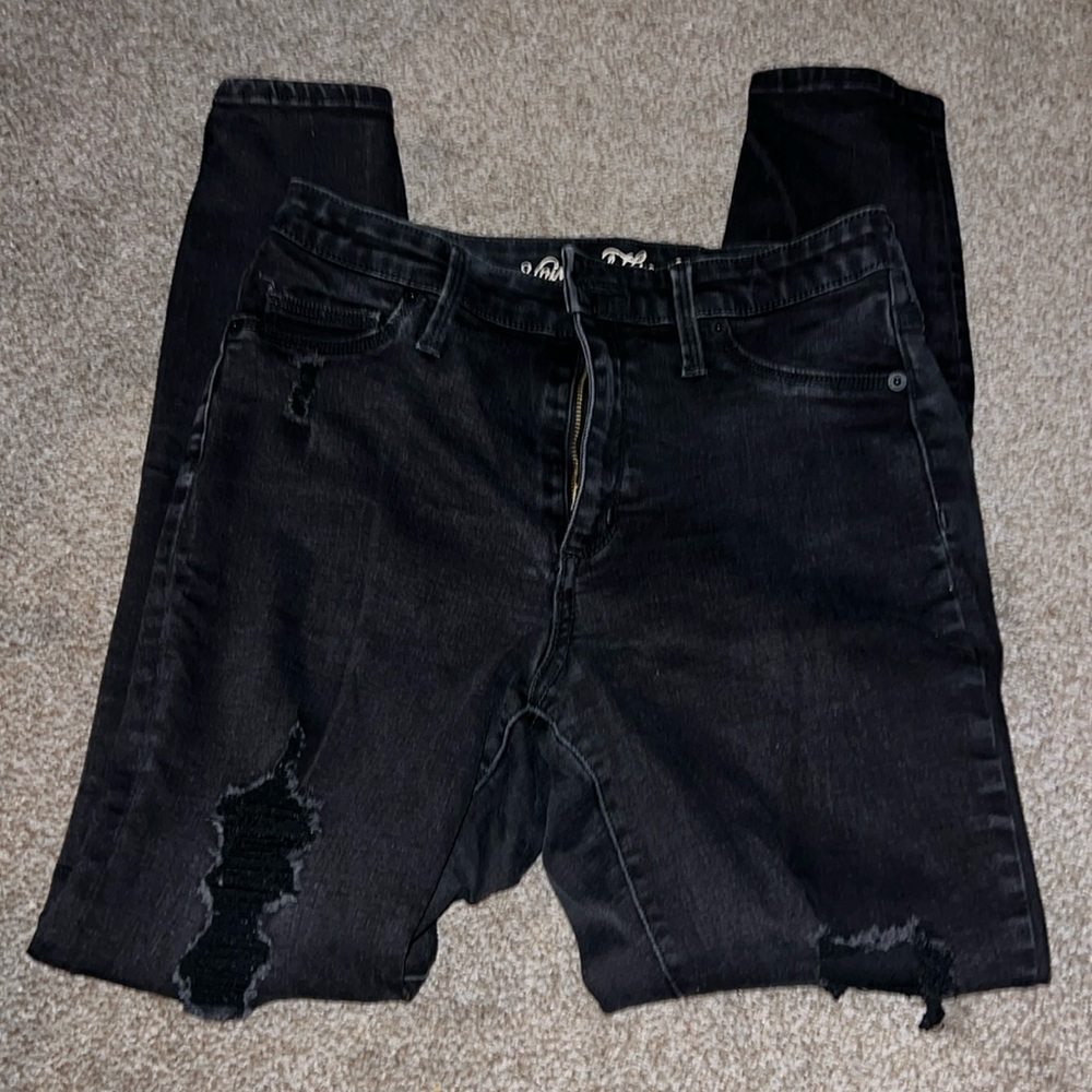 Black Distressed Jegging
